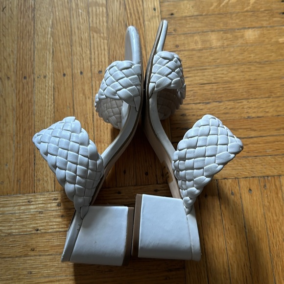 EUC White Steve Madden heeled sandals - Picture 3 of 3